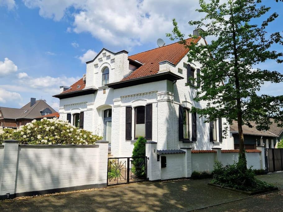 Historische Villa Mit Garten, Luxus 메어부쉬 외부 사진
